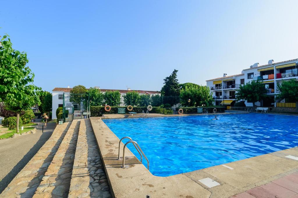 Bazén v ubytování M-1 CALELLA DE PALAFRUGELL 4 PAX nebo v jeho okolí