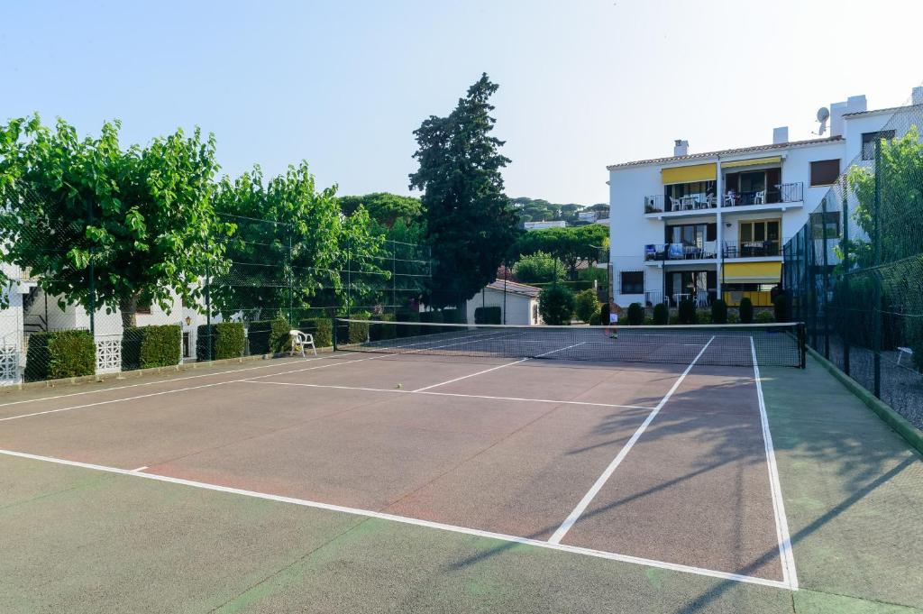 Tenis a/nebo squash v ubytování M-1 CALELLA DE PALAFRUGELL 4 PAX nebo okolí