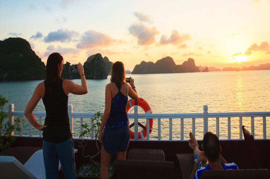 Gallery image of Royal Palace Cruise in Ha Long