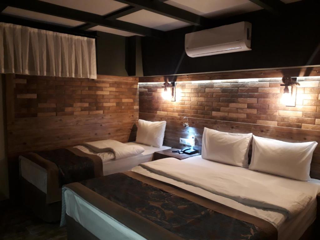 Postel nebo postele na pokoji v ubytování THE SARIGERME INN