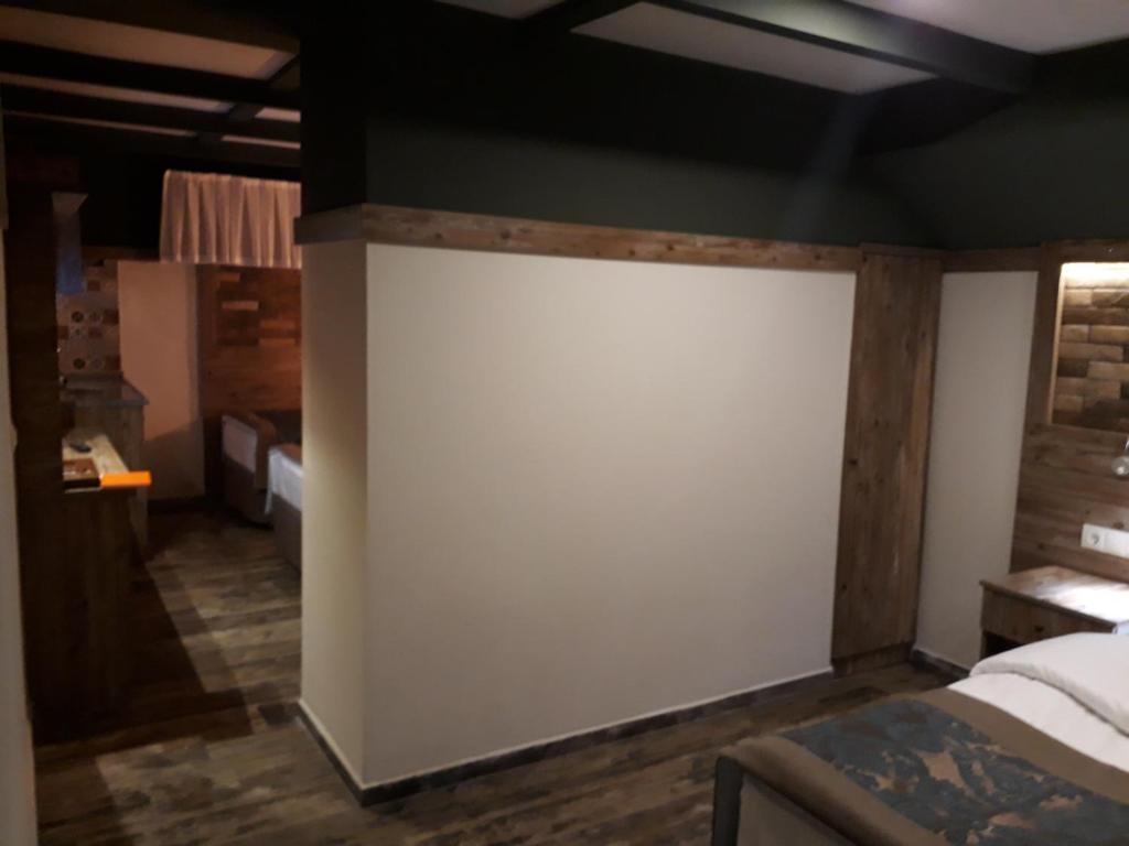 Postel nebo postele na pokoji v ubytování THE SARIGERME INN
