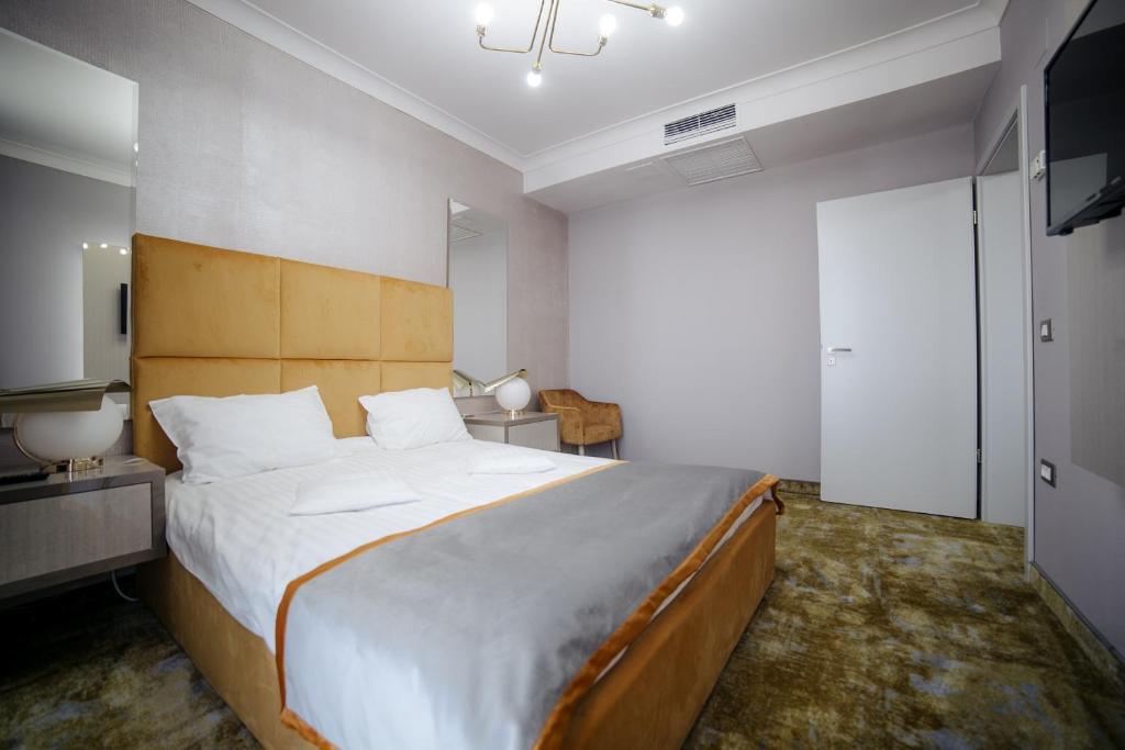 Postel nebo postele na pokoji v ubytování Royal Class Hotel
