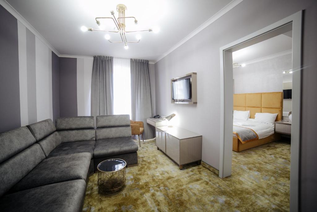 Postel nebo postele na pokoji v ubytování Royal Class Hotel