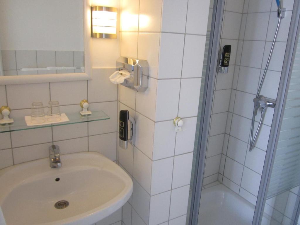 Kylpyhuone majoituspaikassa Hotel City Kräme am Römer - Self Check In