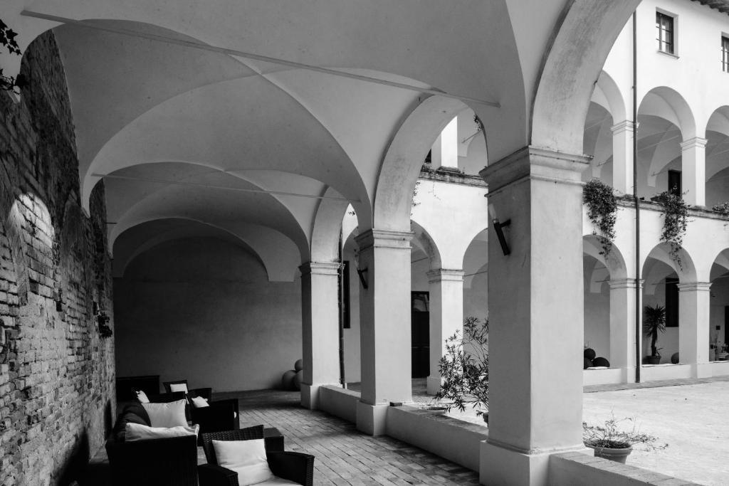 Posedenie v ubytovaní Relais Fontevivo