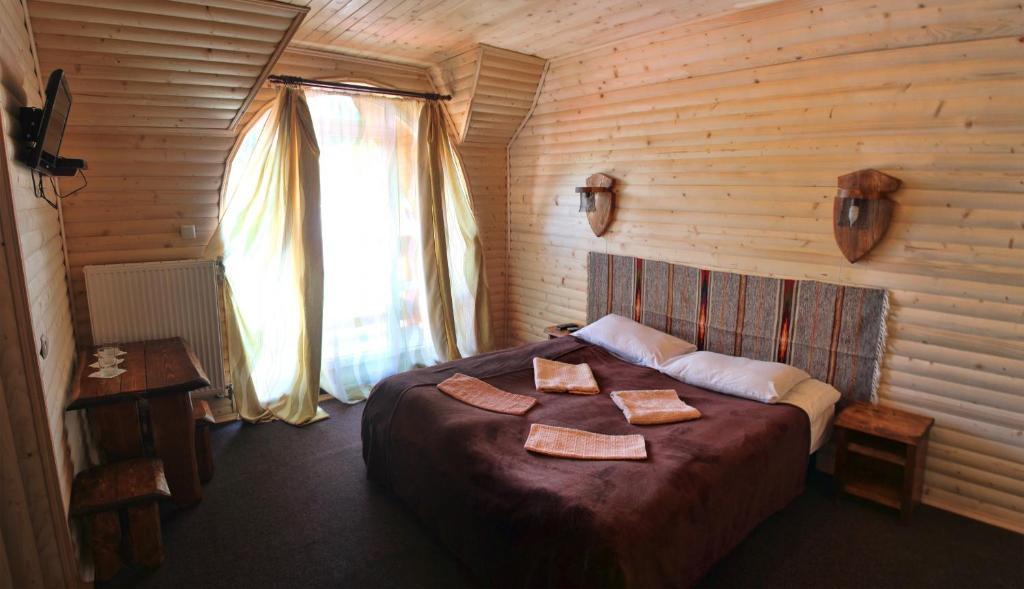 Postel nebo postele na pokoji v ubytování Oksamit Resort