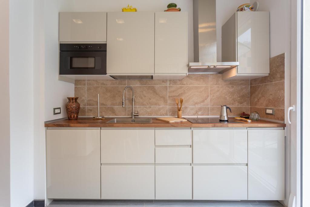 Kuchyň nebo kuchyňský kout v ubytování Le stanze di Carla! Bagno privato, cucina in comune