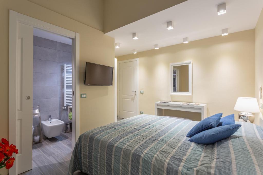 Postel nebo postele na pokoji v ubytování Le stanze di Carla! Bagno privato, cucina in comune