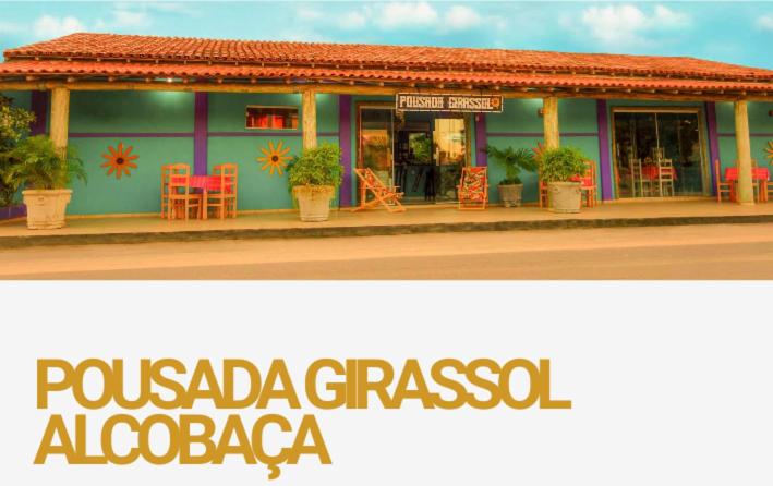 a building with a sign that says pismoaccoaccoaccoaccoaza at Pousada Girassol in Alcobaça
