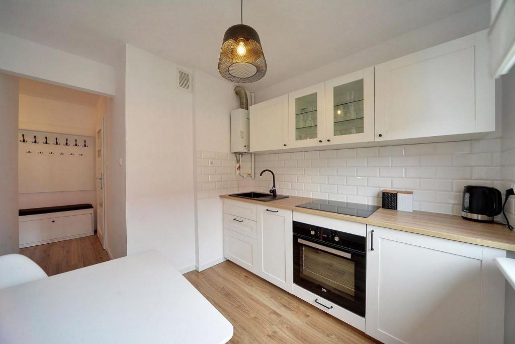 Kuchyňa alebo kuchynka v ubytovaní Apart-Invest Apartament Pastelowy