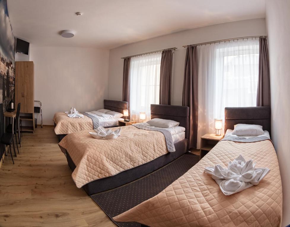 Łóżko lub łóżka w pokoju w obiekcie HOTEL LUBLIN