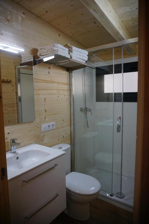 Koupelna v ubytování Camping Maçanet de Cabrenys