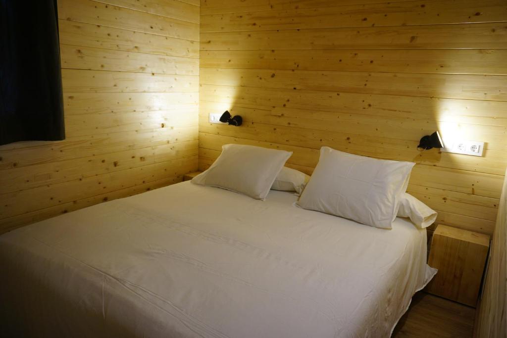 Postel nebo postele na pokoji v ubytování Camping Maçanet de Cabrenys