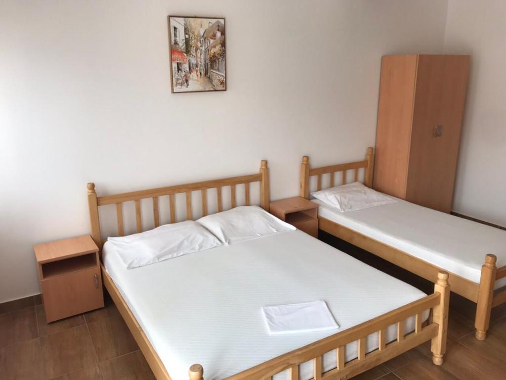 Postel nebo postele na pokoji v ubytování Apartmani Franeta Budva