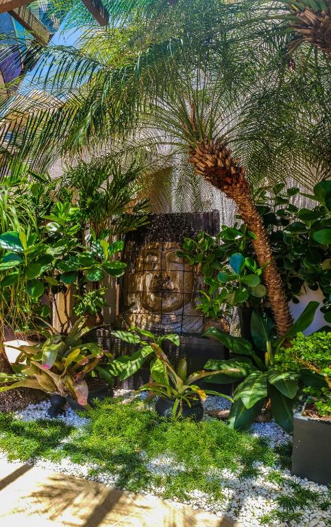 Um jardim em Pousada Bora Bora