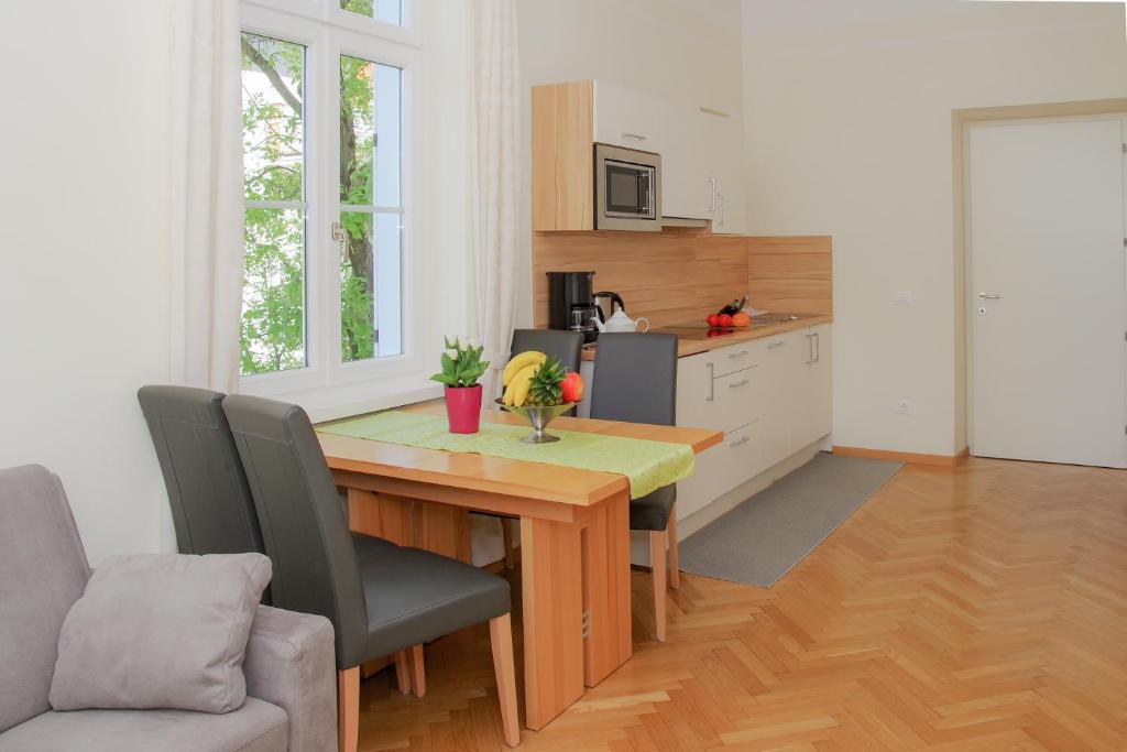 Residence Diana - Apartment Mit 1 Schlafzimmer, Balkon Und Bergblick