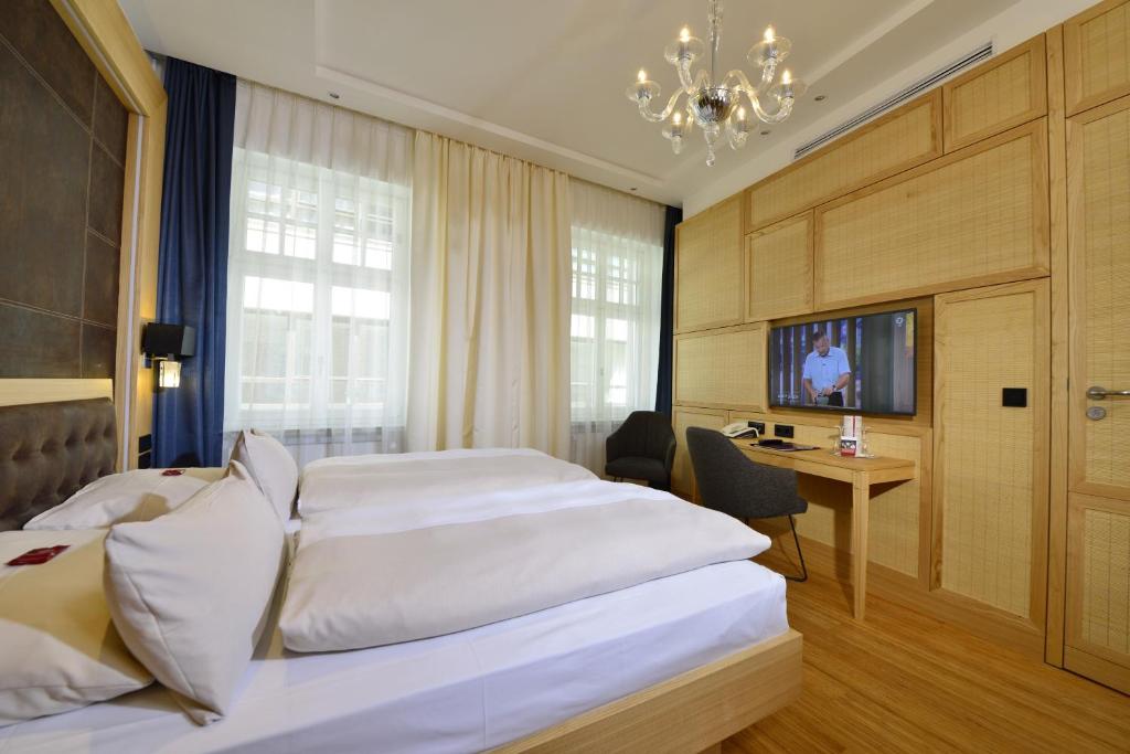 Postel nebo postele na pokoji v ubytování Hotel Torbräu