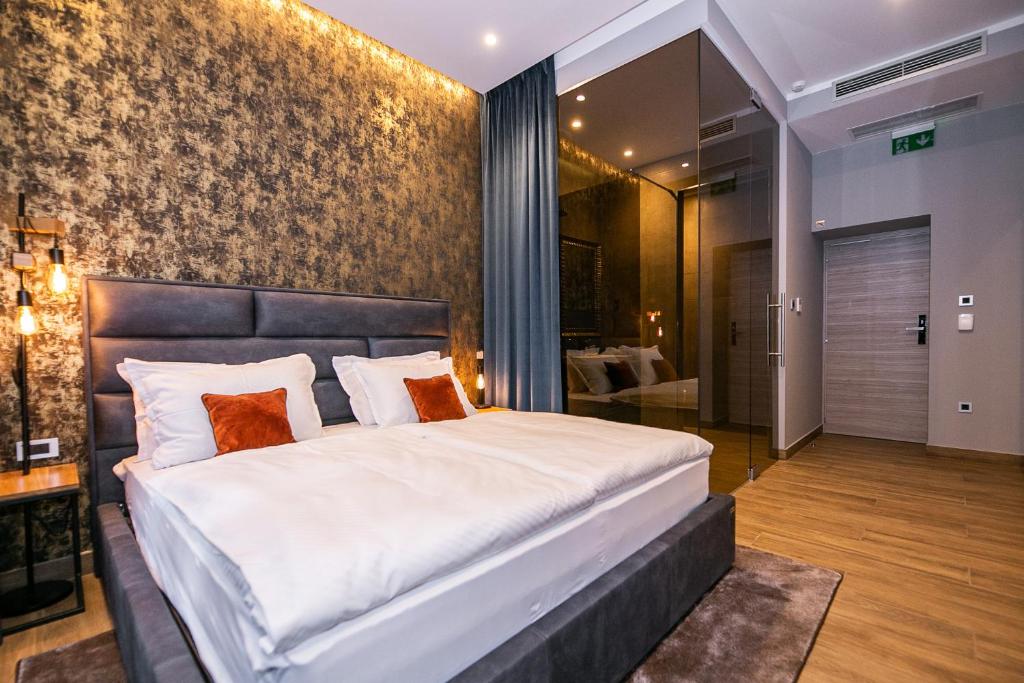 Postel nebo postele na pokoji v ubytování Teatro Suite & Rooms