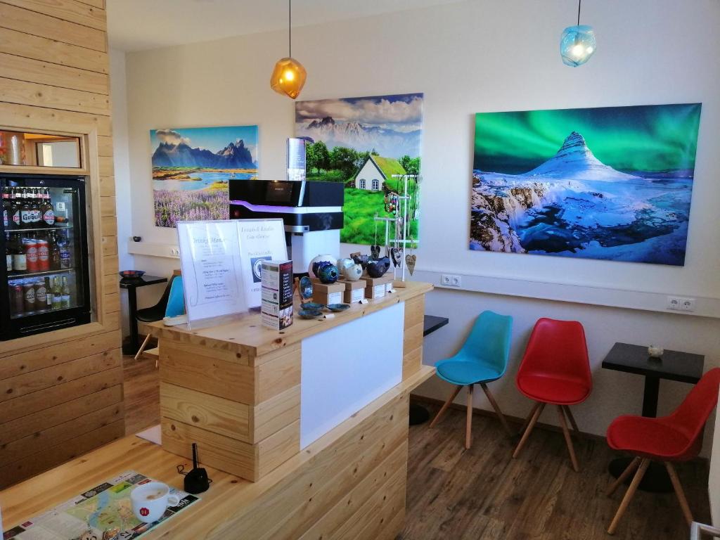 Příslušenství pro přípravu čaje a kávy v ubytování Lyngás Guesthouse