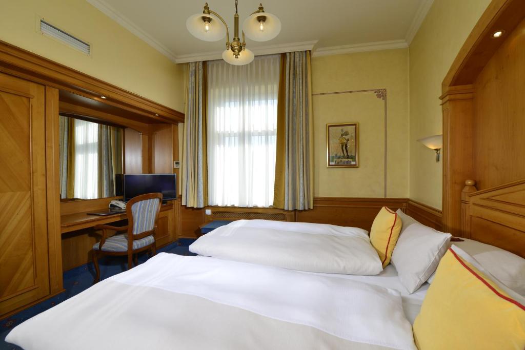 Postel nebo postele na pokoji v ubytování Hotel Torbräu
