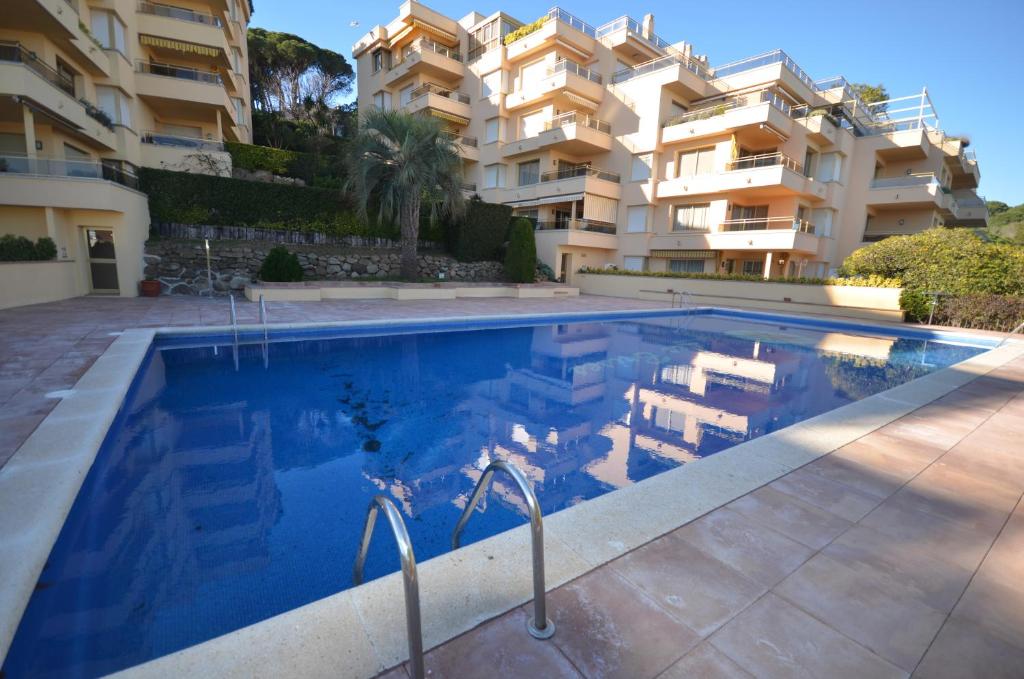 2924 APARTAMENTO EN S'AGARÓ URB. LES BRISES, VISTAS AL MAR, PISCINA Y PARKING