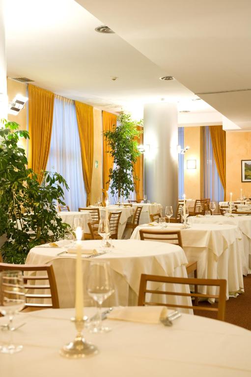 Restaurace v ubytování Hotel Rivè - Complesso Turistico Campo Smith
