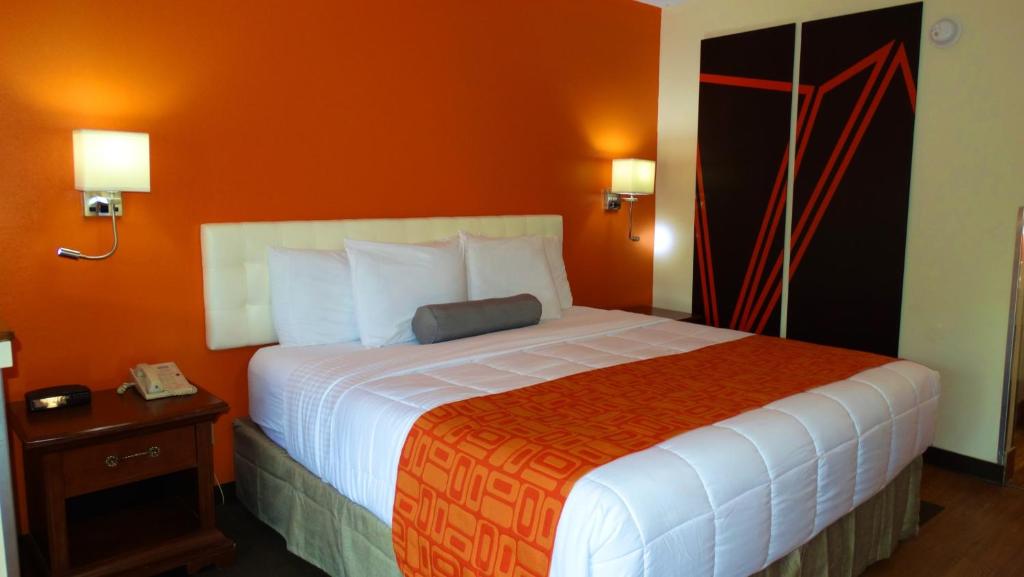 Howard Johnson by Wyndham Savannah GA photo