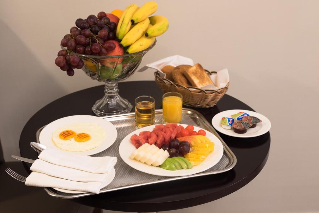 Comida no apart-hotel ou em algum lugar perto
