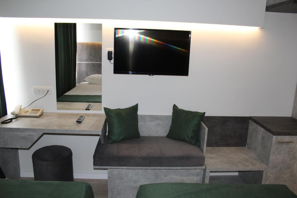 TV a/nebo společenská místnost v ubytování Hotel Grand