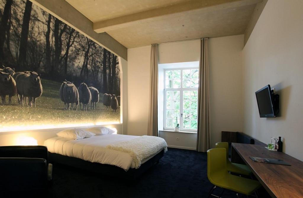 Postel nebo postele na pokoji v ubytování Hotel The Lodge Vilvoorde