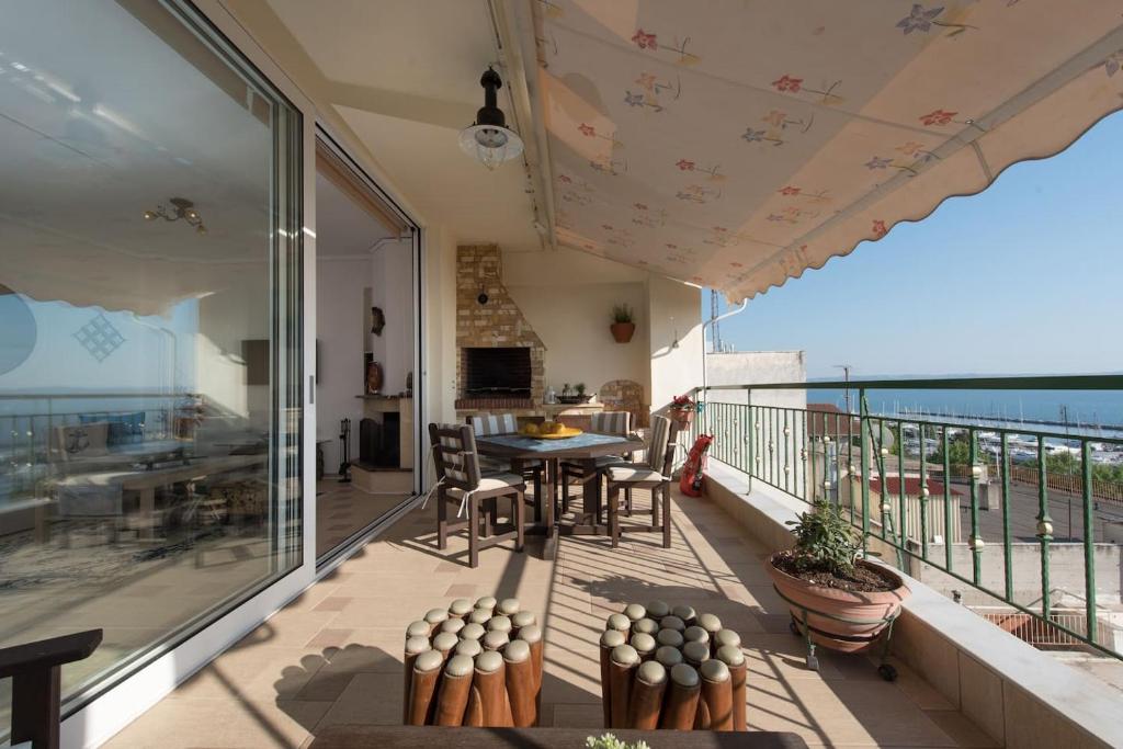 Balkón alebo terasa v ubytovaní Apartment with marina view