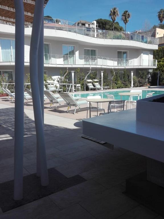 Bazén v ubytování Ciclope Resort nebo v jeho okolí