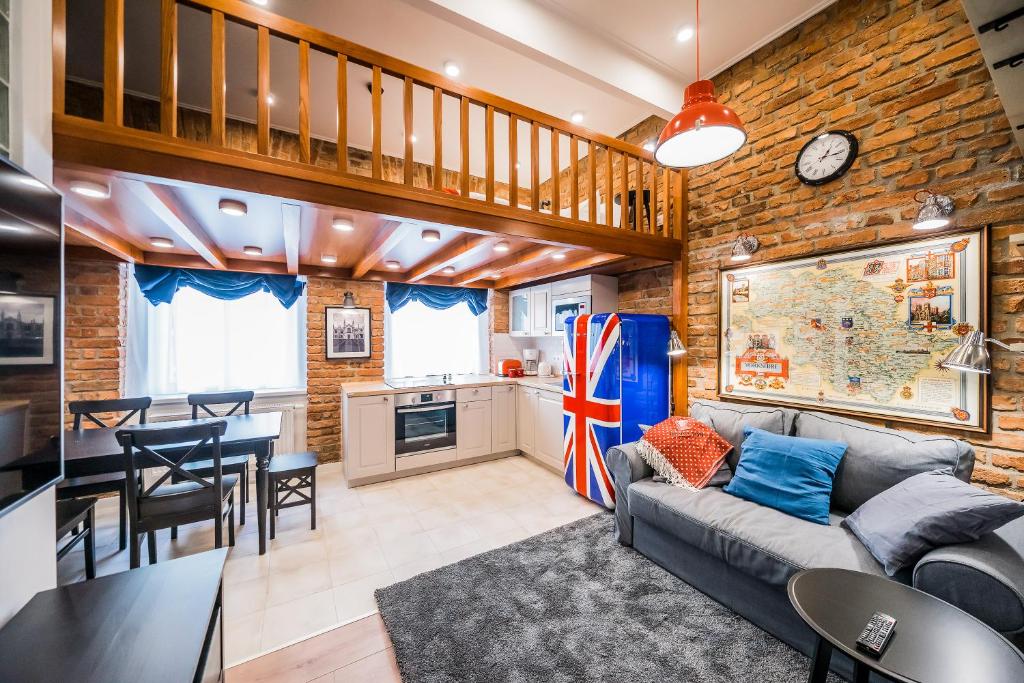 
Deluxe Duplex Studio
