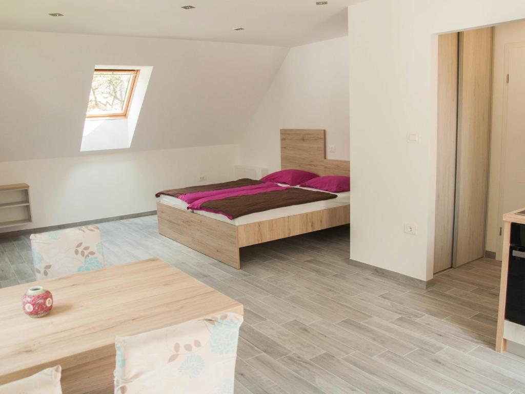 Postel nebo postele na pokoji v ubytování Apartments and rooms Nataša 1
