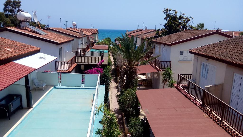 Uma vista da piscina em Spiros Seaside Villa no. 11 ou nas proximidades