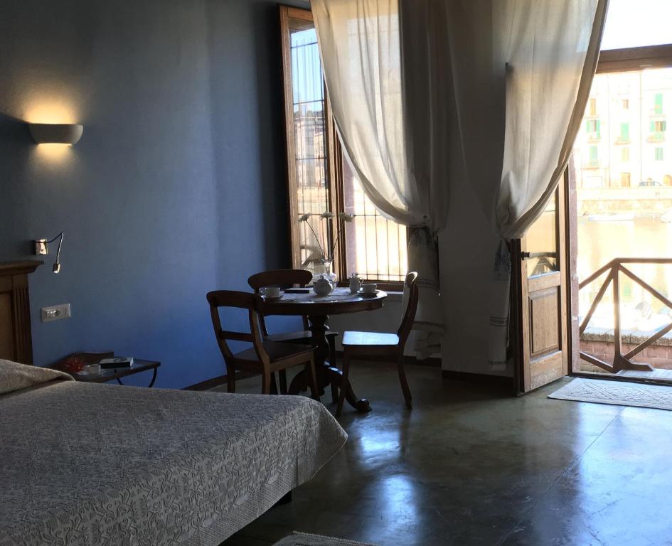 Postel nebo postele na pokoji v ubytování Corte Fiorita Albergo Diffuso
