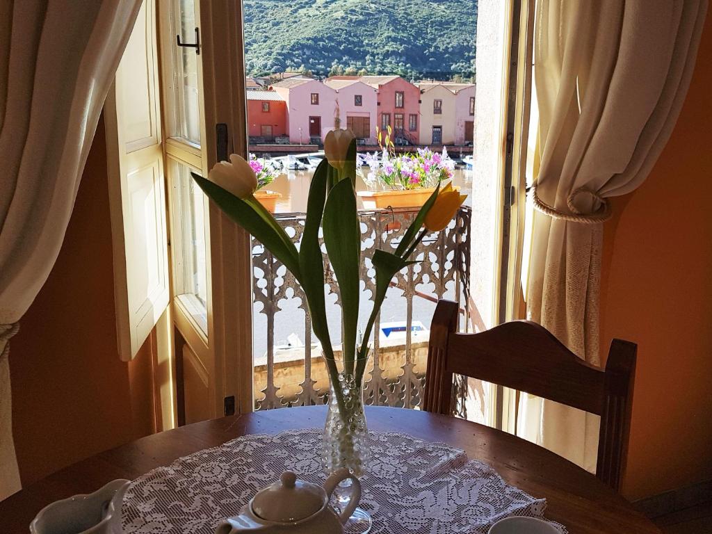 Nespecifikovaný výhled na hory nebo výhled na hory při pohledu z hotelu
