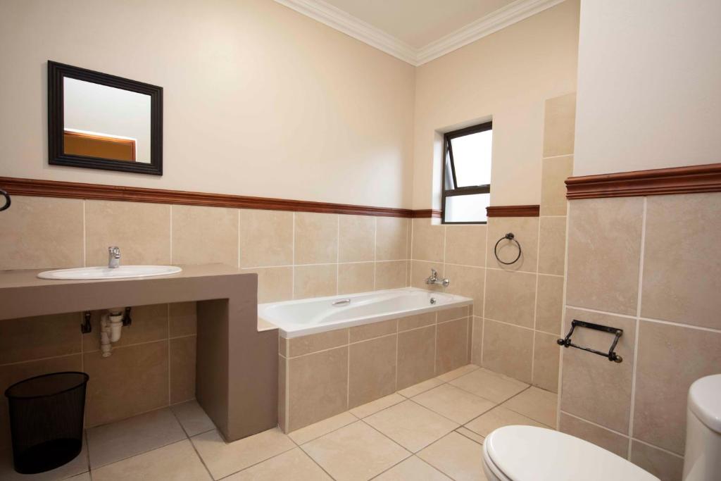 Serendipity Place House Unit - 300 m from beach - Image 15