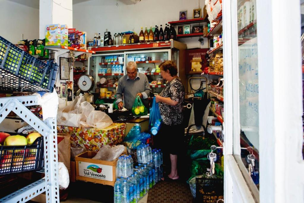 Supermarket lub sklepy w pobliżu tej willi