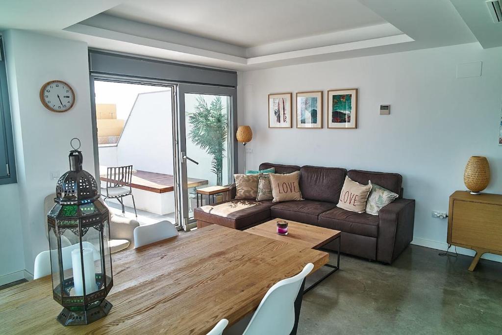 Posedenie v ubytovaní Fabulous Penthouse Downtown Tarifa, Maestro Apartments