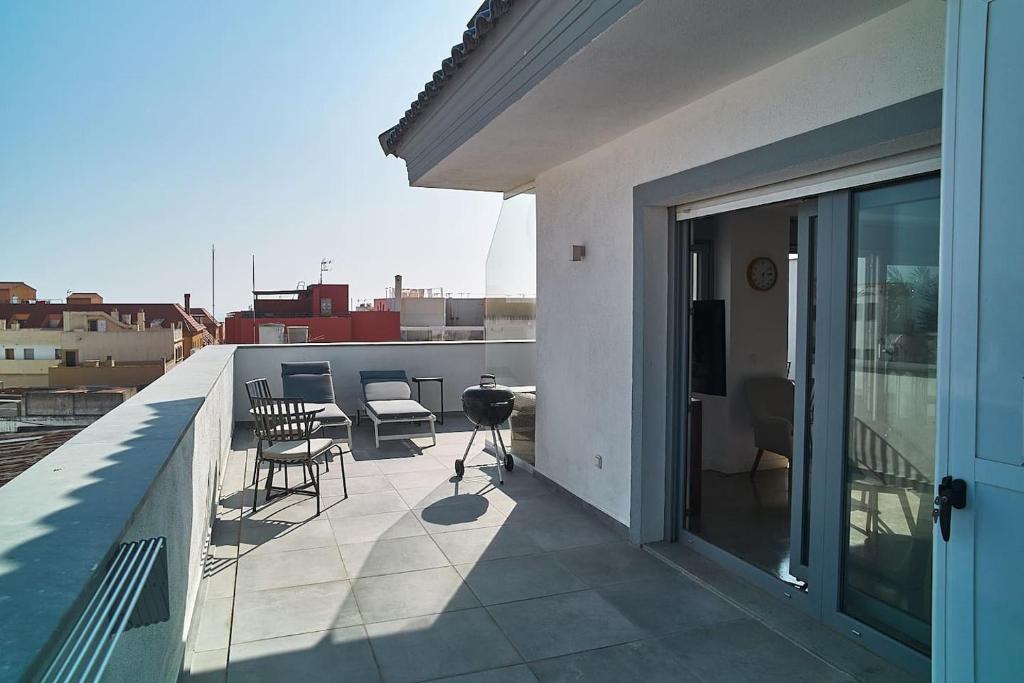 Balkón alebo terasa v ubytovaní Fabulous Penthouse Downtown Tarifa, Maestro Apartments