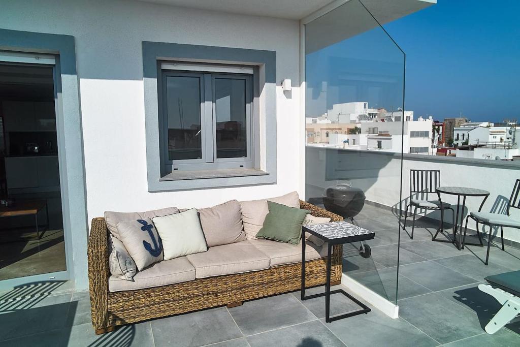 Balkón alebo terasa v ubytovaní Fabulous Penthouse Downtown Tarifa, Maestro Apartments