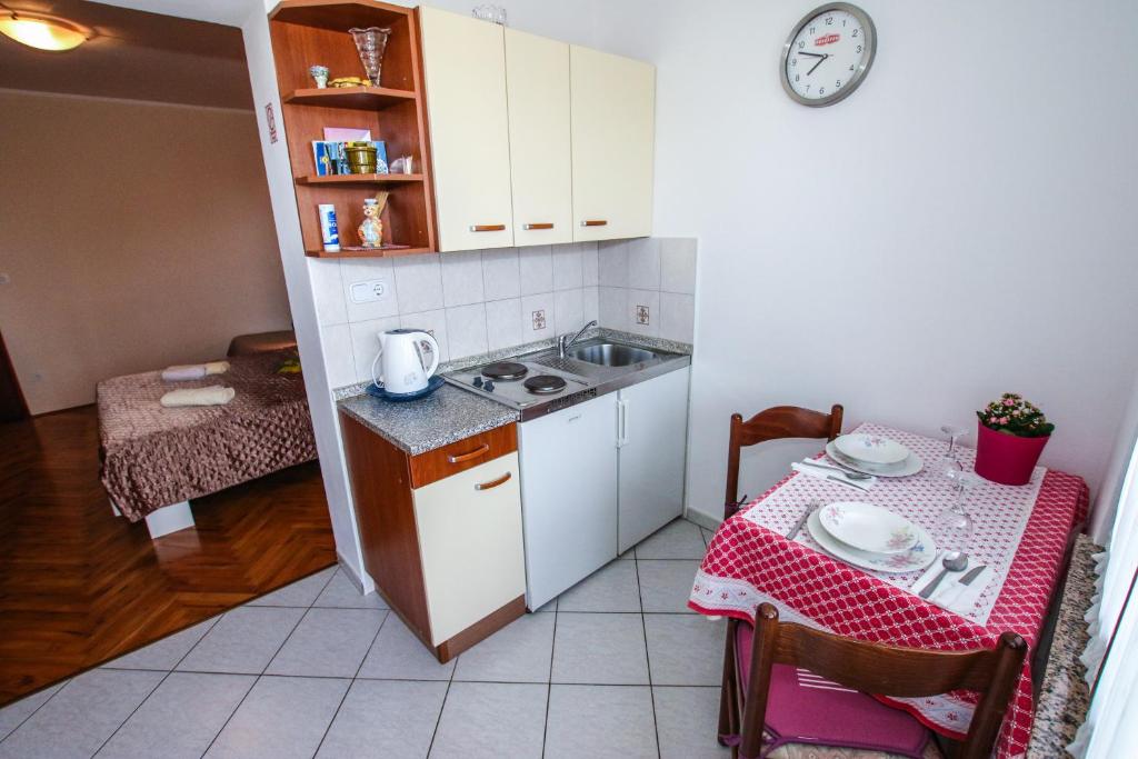 Kuchyň nebo kuchyňský kout v ubytování Apartments Ritoša