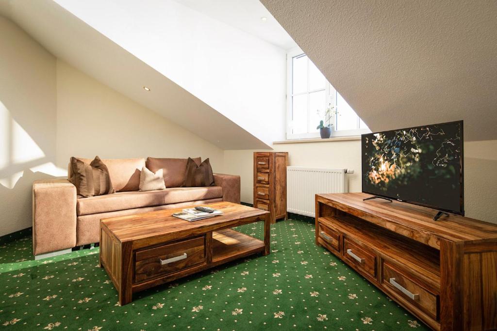 Posezení v ubytování Hotel-Gasthof Höttl