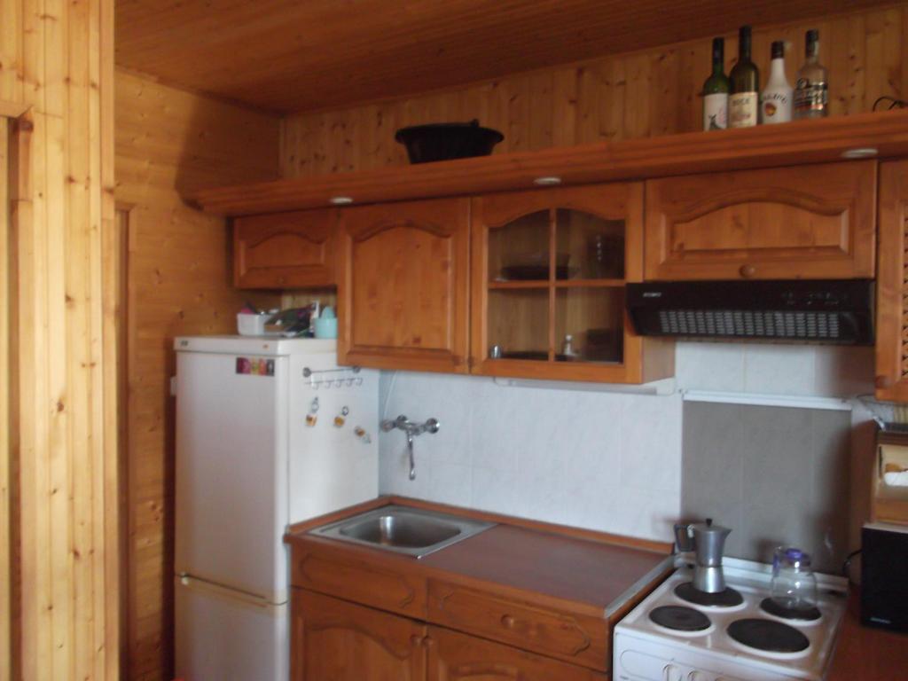 Kuchyňa alebo kuchynka v ubytovaní Siesta a Balatonon