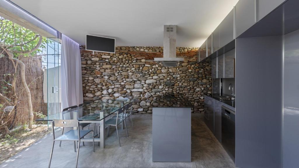 Kuchyňa alebo kuchynka v ubytovaní Luxury Cave 100m super terraza vistas Alhambra WIFI