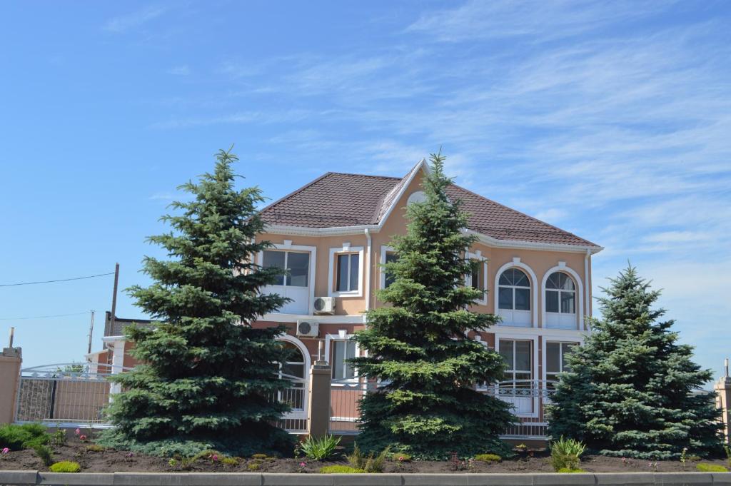 a large house with trees in front of it at Северная Пальмира Отель in Alekseyevka