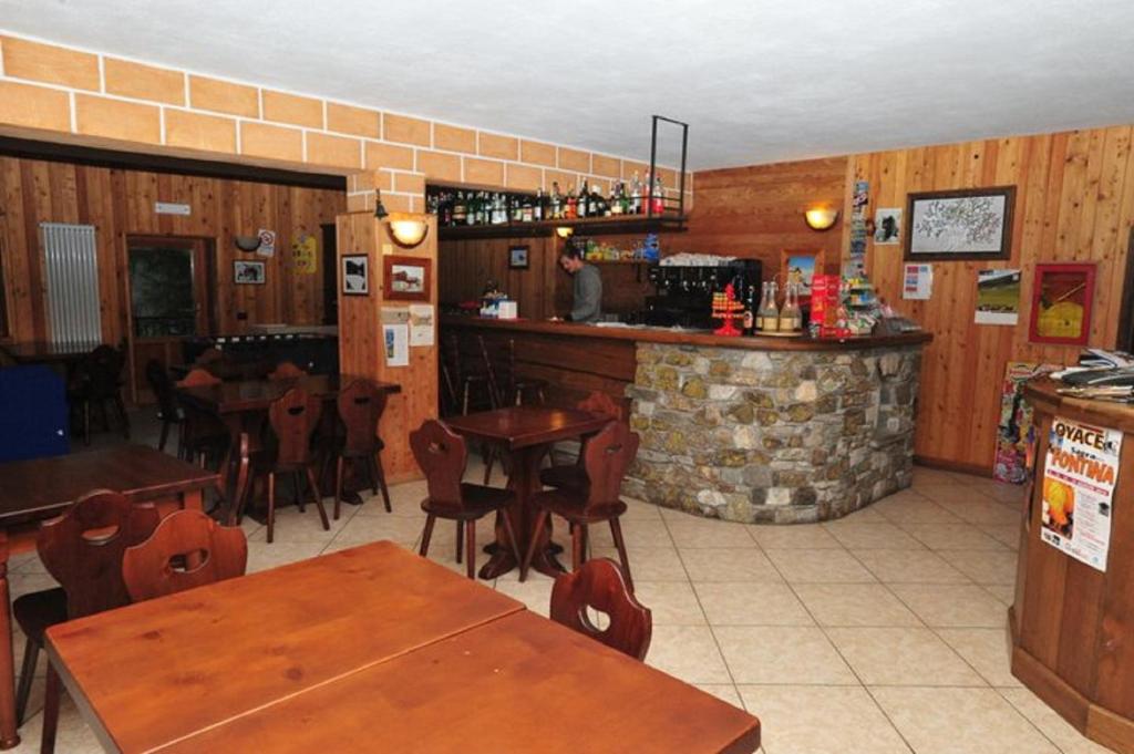 Hol lub bar w obiekcie Locanda Lac Place Moulin