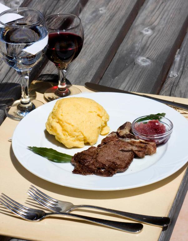 Jedzenie w pensjonacie lub w pobliżu