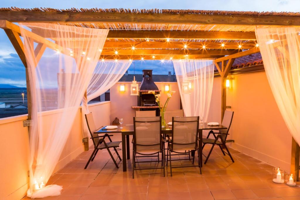 Balkón nebo terasa v ubytování Apartamento Ático Bardenas